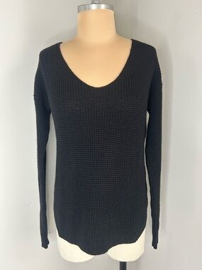 Wilfred Aritzia Black V-Neck Waffle Knit Sweater